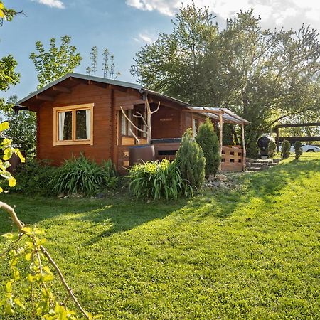 Вилла Cozy Wood Hut On The Farm Trebivlice Экстерьер фото
