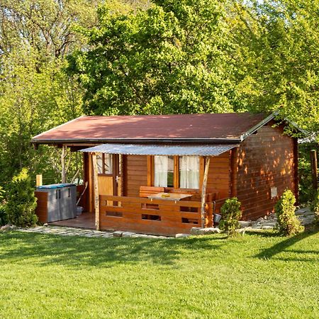 Вилла Cozy Wood Hut On The Farm Trebivlice Экстерьер фото
