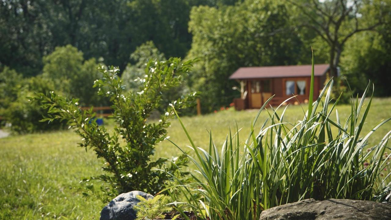 Вилла Cozy Wood Hut On The Farm Trebivlice Экстерьер фото