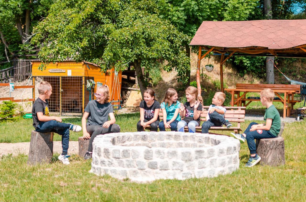 Вилла Cozy Wood Hut On The Farm Trebivlice Экстерьер фото