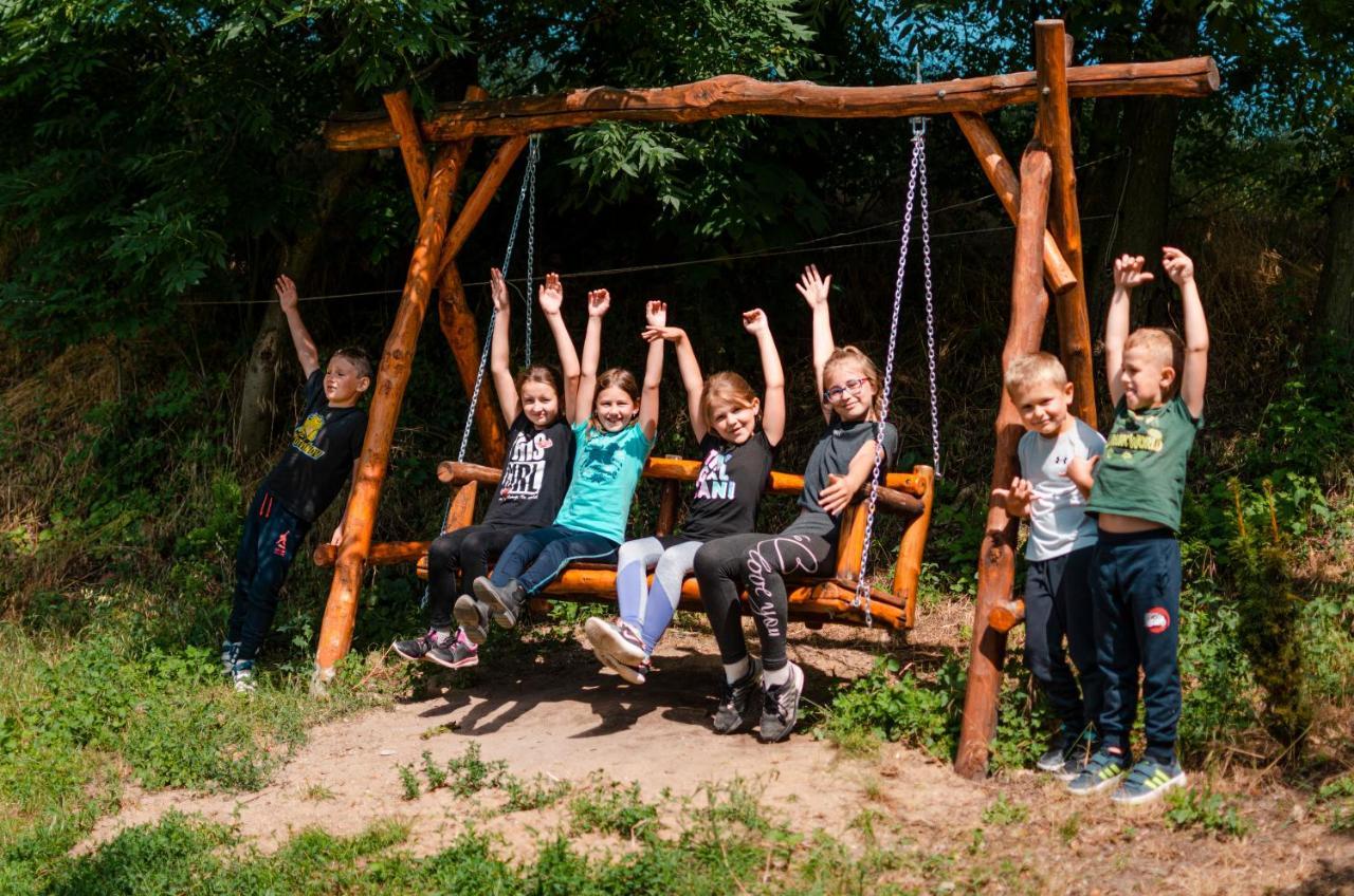 Вилла Cozy Wood Hut On The Farm Trebivlice Экстерьер фото