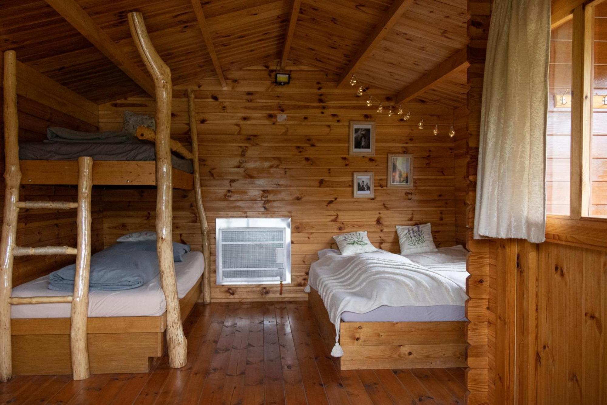 Вилла Cozy Wood Hut On The Farm Trebivlice Экстерьер фото