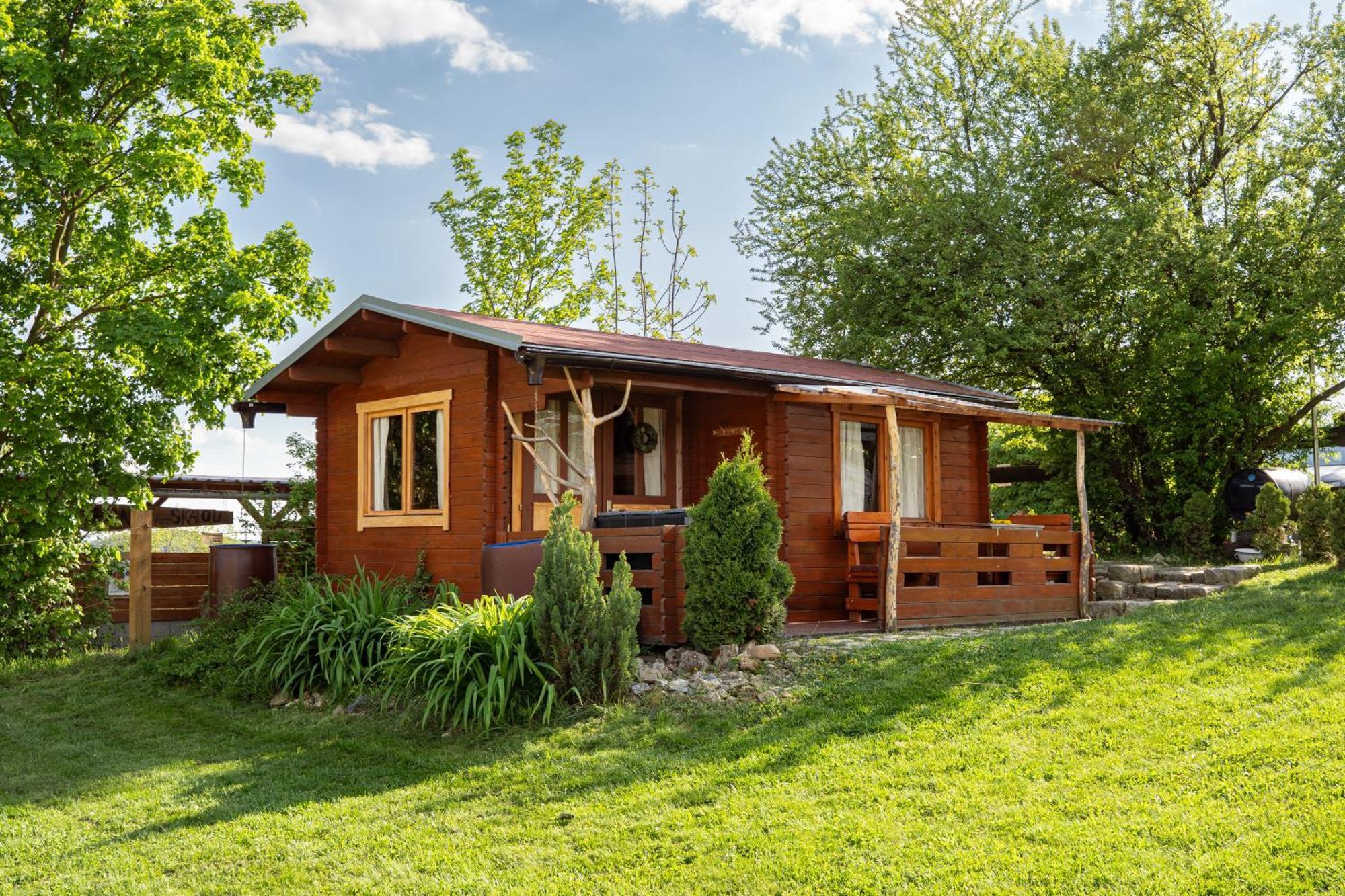 Вилла Cozy Wood Hut On The Farm Trebivlice Экстерьер фото