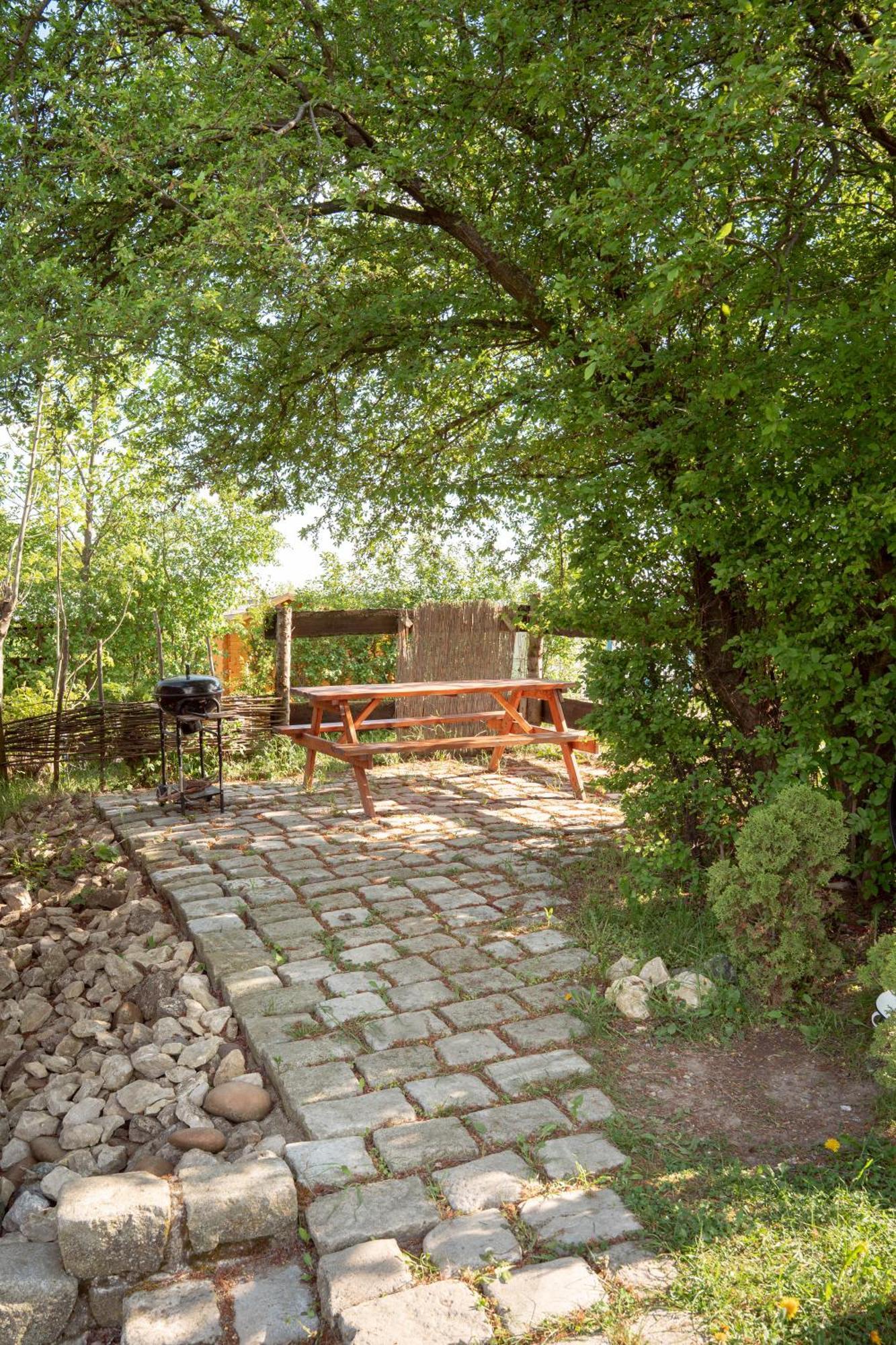 Вилла Cozy Wood Hut On The Farm Trebivlice Экстерьер фото